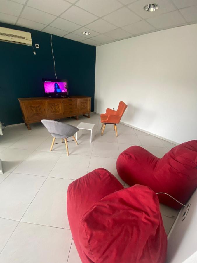 Hostel Matteo Пристина Екстериор снимка